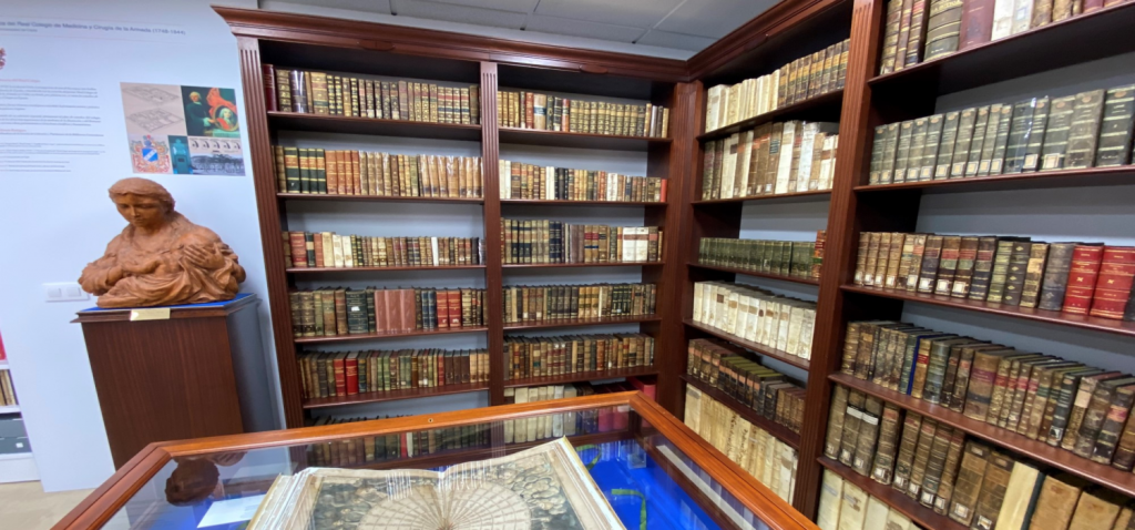 Sala de la Biblioteca del Real Colegio de Cirugía de la Armada y Colecciones Ilustres de la Universidad de Cádiz